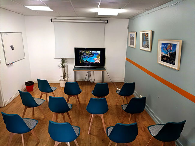 Salle Frioul de Mediamed en configuration théâtre, Marseille Vieux-Port