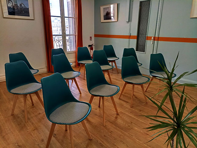 Salle Gaby de Mediamed en configuration théâtre pour une présentation